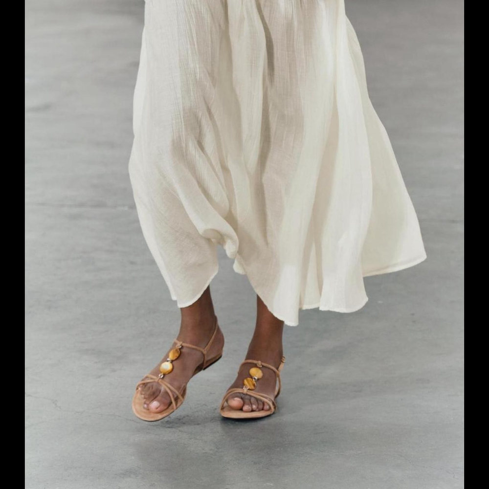 sandals - Picture 2 of 8